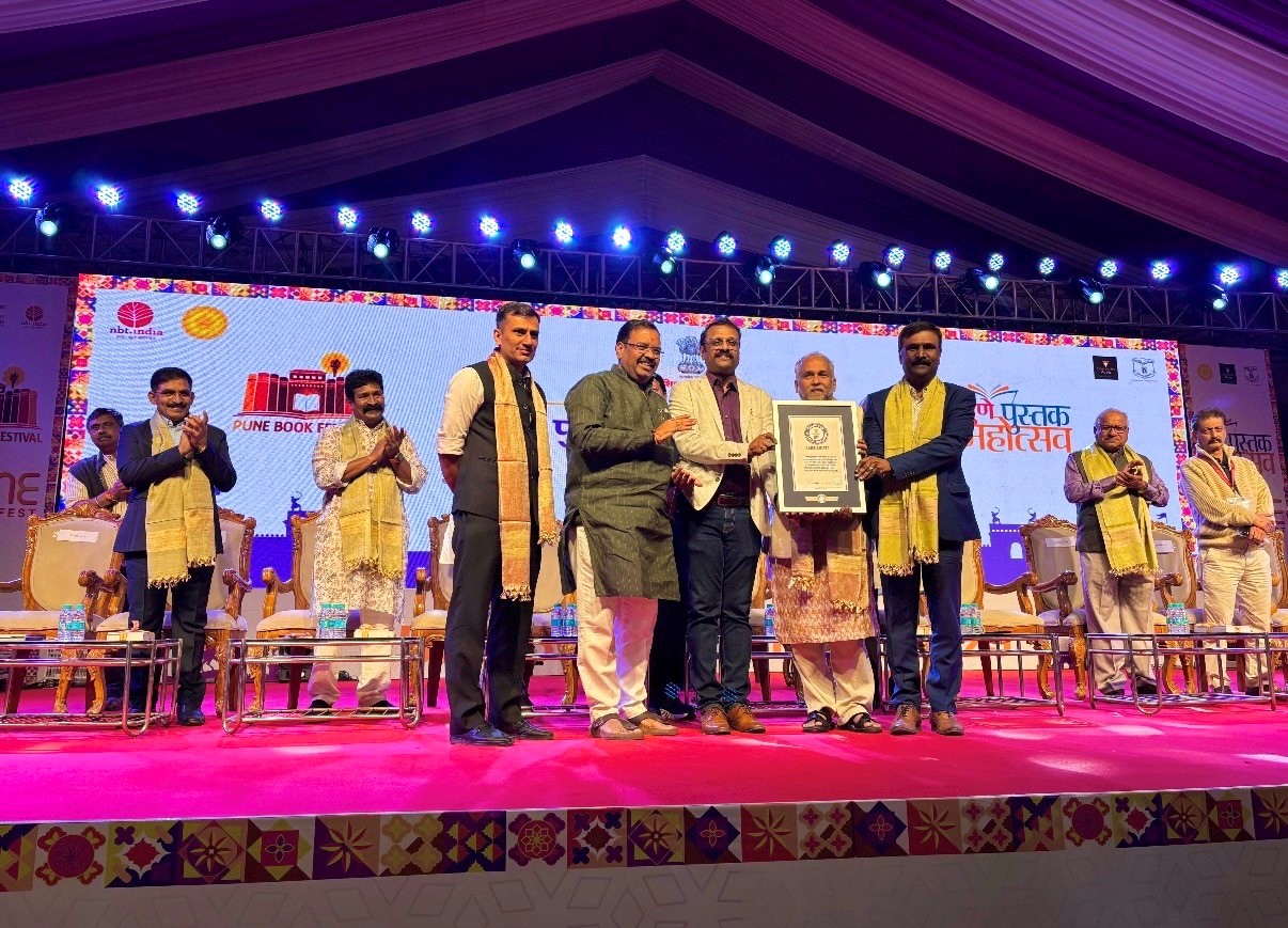 National-Book-Trust,-India,-in-Collaboration-with-Bisleri-International-and-Pune-Book-Festival,-Creates-a-Guinness-World-Record-for-an-Environmental-Pledge